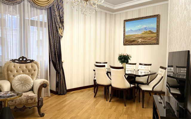 Апартаменты с 2 спальнями рядом с площадью от Sweet Home