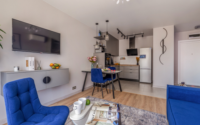 evro-2 u m. Lesnaya Apartments