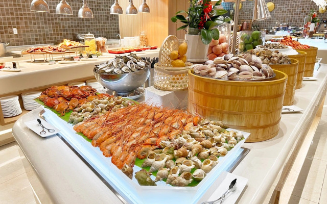 Holiday Inn & Suites Saigon Airport Hotel