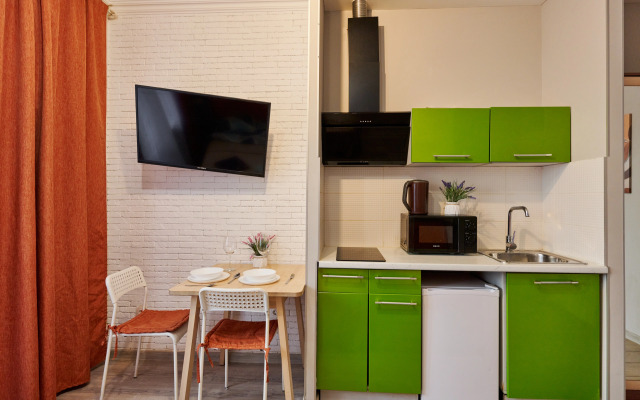 219/1 Na Ulice Aleksandry Monakhovoy 6 Apartments