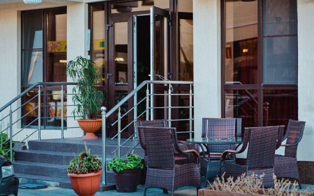 Luna Hotel