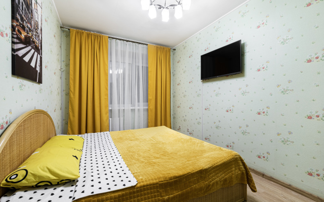 Na Vosem Person Apartments
