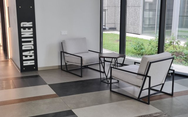 A&J Studio Headliner Apartments