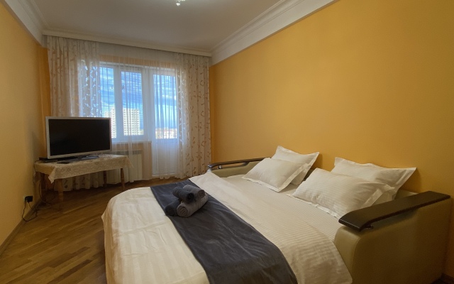 V Tsentre Makhachkaly S Vidom Na More I Gory Apartments