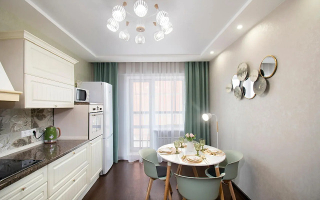 Bolshoy Razdelny Lyuks V Tsentre Flat
