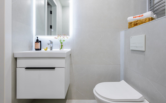 KeyGo #0157, 2 Bedroom Design with Balcony Apartments