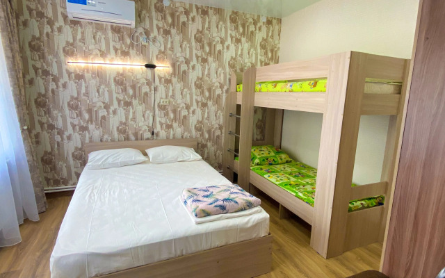 S Otdelnyim Vhodom I Parkovkoj Apartments