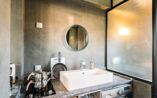 Jacuzzi across Bosphorus Apartments