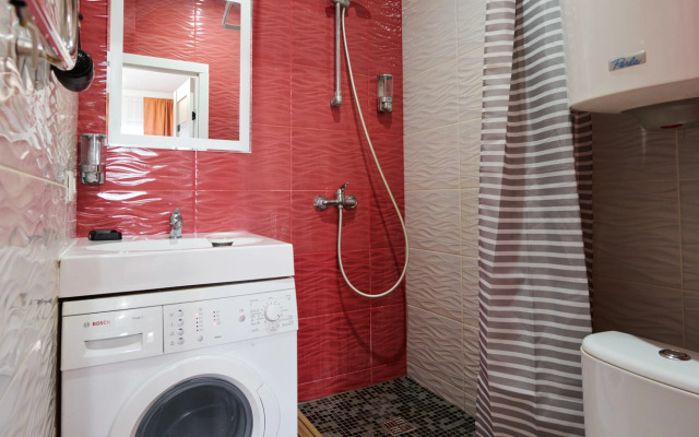 219/1 Na Ulice Aleksandry Monakhovoy 6 Apartments