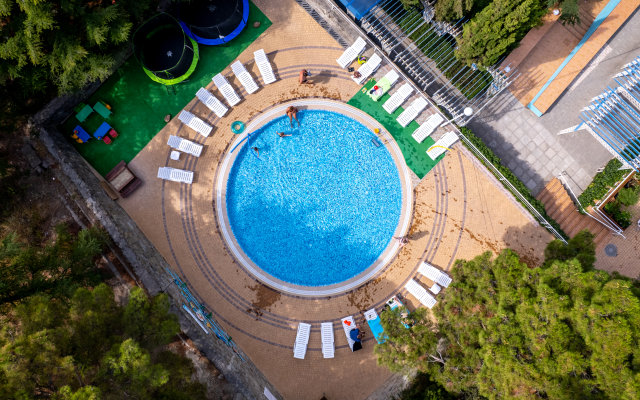 Golubaya Volna Hotel