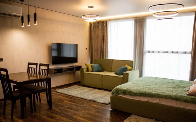 Studiya S Dizaynerskim Remontom Flat