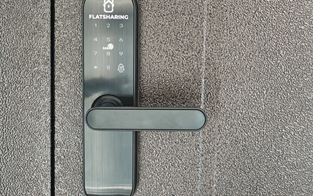 Квартира 4-х комнатная на 10-х у пляжа с озером