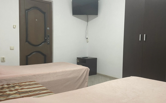 Trekhmestny S Sobstvennoy Vannoy Komnatoy Apartment