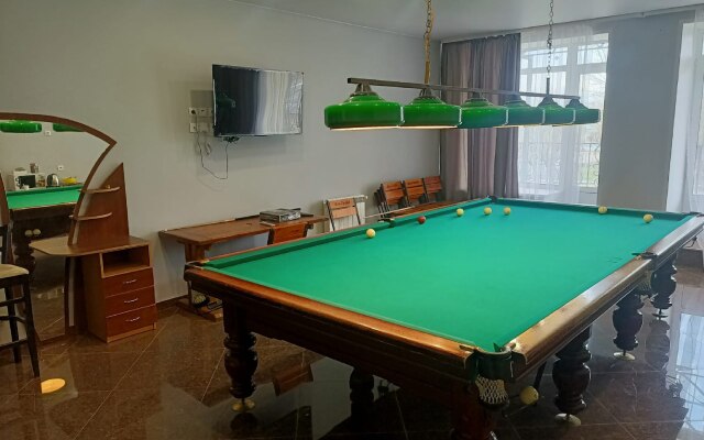 Отель на радужной