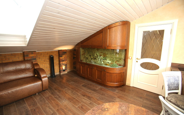 Dlya 8mi Gostey Nevsky 5 Apartment