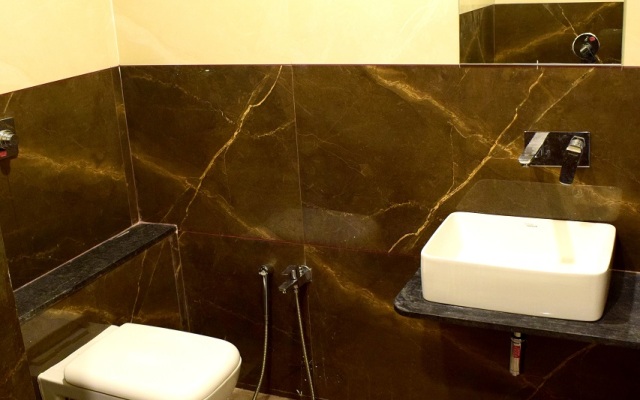 Royal Square by Sky Stays Hotel