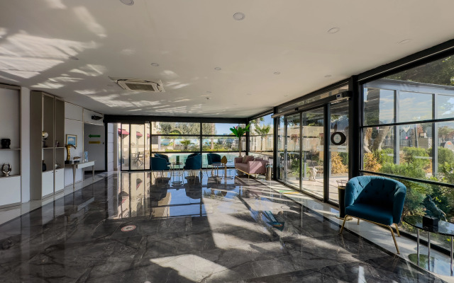 Отель Leaf Port Boutique