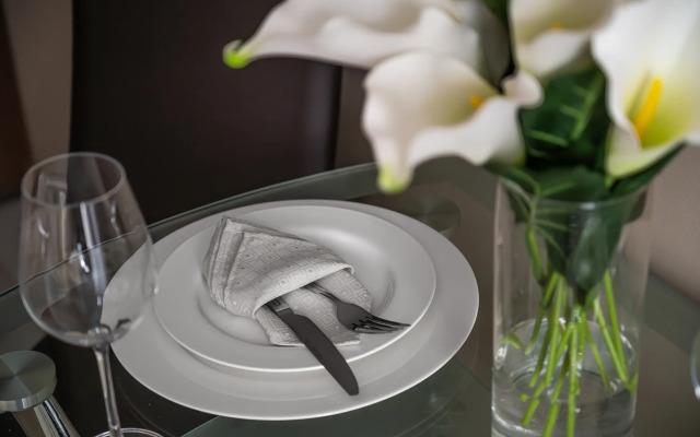 Red Art Light Rosen Apartments