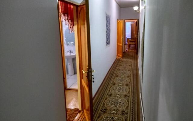 Parvina Hotel