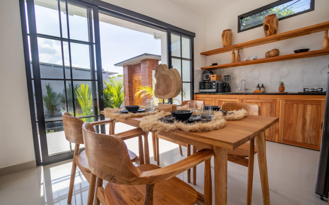 Novaya Chastnaya, Ogromny Basseyn, Changu, View Bali Villa
