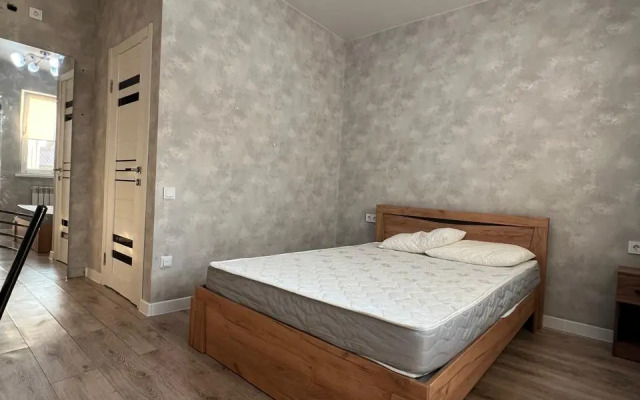 Novaya Studiya v Gostevom Dome v Tsentre Adlera Apartments