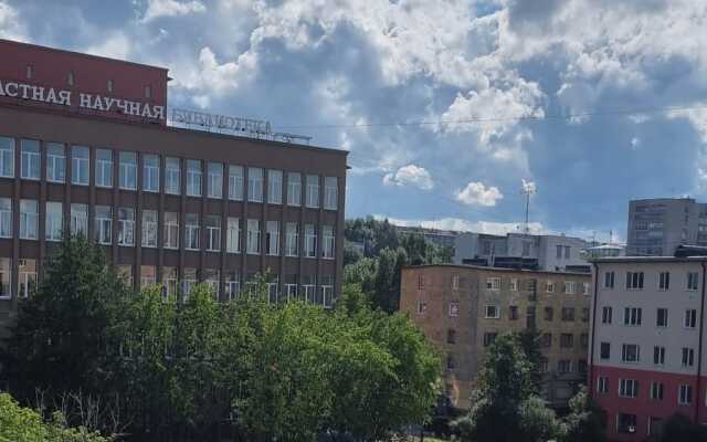 Апартаменты Apartment overlooking the library