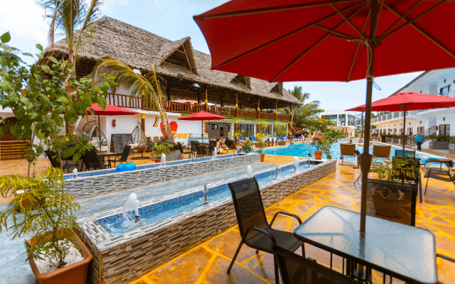 Курортный отель Canary Hotel & SPA