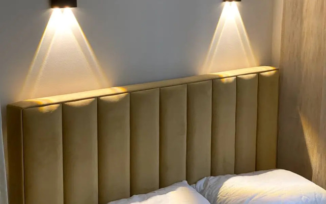 Апартаменты-студия улучшенная с кроватью двуспальным диваном и гардеробной 2 этаж