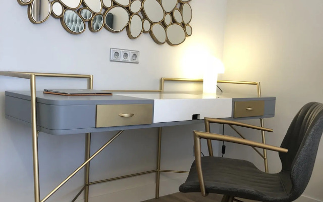 Chetyrekhkomnatnye Aktyor Gelaksi Apartments