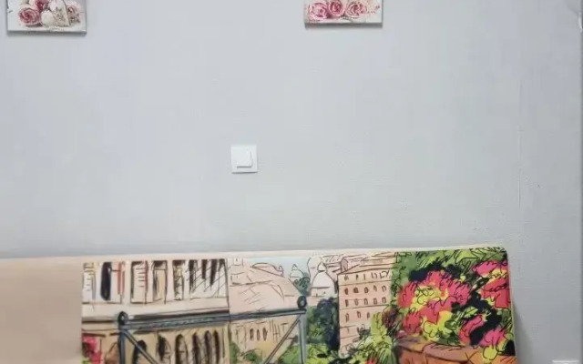 S Uchastkom V Tsentre Goroda Flat
