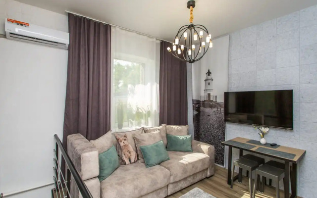 Novye trekhurovnevye apartamenty s vyhodom na Arbat Apartments