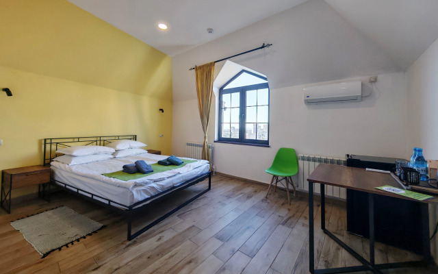 Blur Inn Gallery Hotel