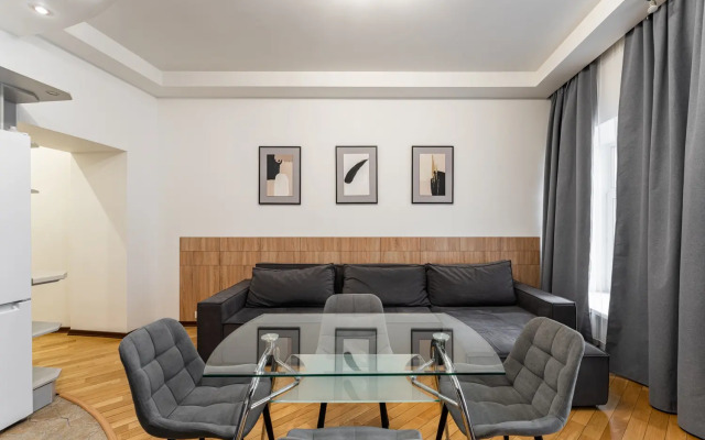 Квартира Просторная квартира с 2 спальнями на Цветном бульваре