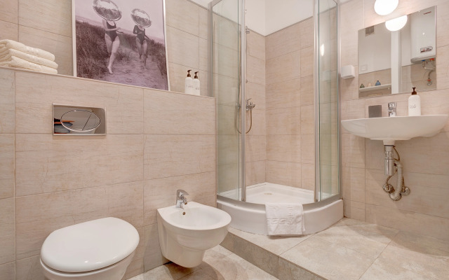 V stile disko u Strelki na Vasilevskom Flat