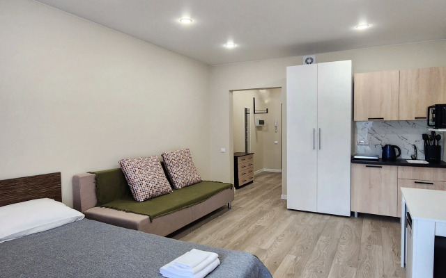 Prostornaya Studiya S Balkonom Flat