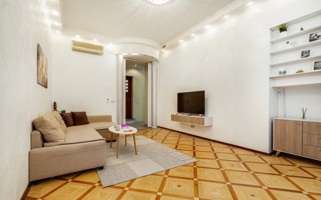 Квартира Трехкомнатная с Видом на Фонтанку