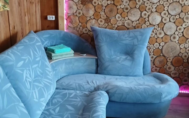 Частный Дом в Центpе Дeревни Взвад