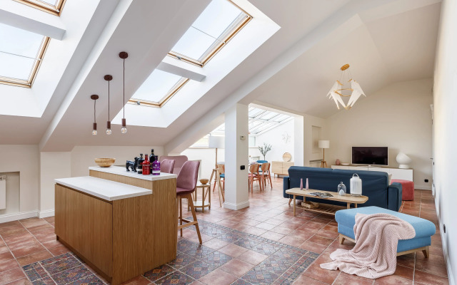 Апартаменты Hermitage Mansard 170 кв.м напротив Дворцовой Площади с Видом на Эрмитаж