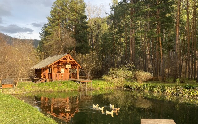 Derevnya Berendeevka Hotel