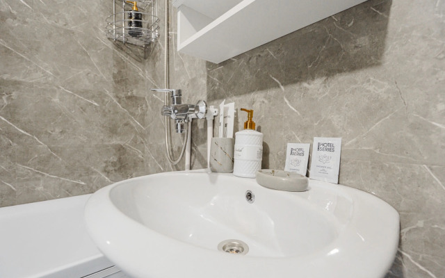 Квартира Стильная Новая Студия у Торгового Центра