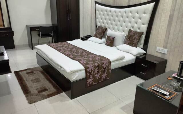 Hotel Mandakini Royal