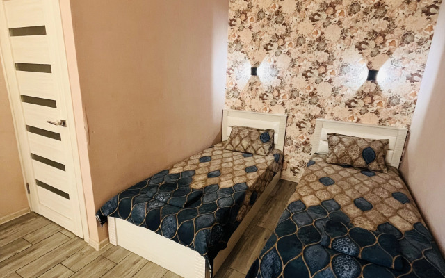 Na Bulvare Komarova 1Es2 Flat