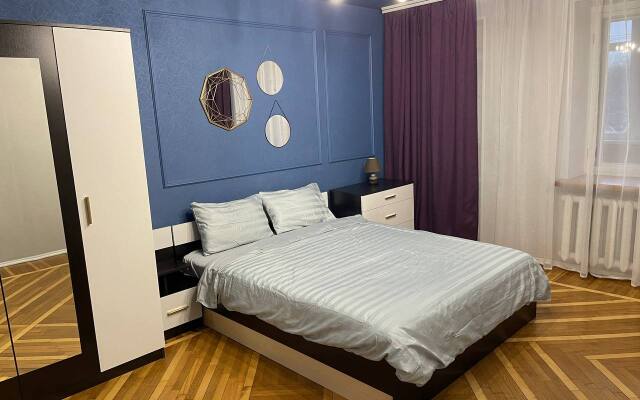 Tolstoy Demonstratsii 38 Flat