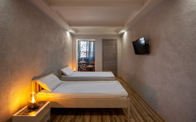 Van Mini-Hotel