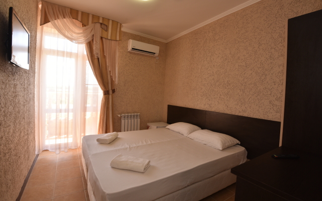 Zamok Azov Hotel