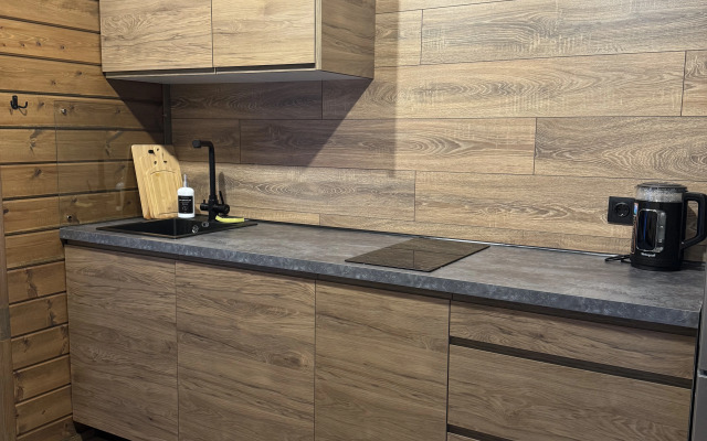 Частный дом на поляне