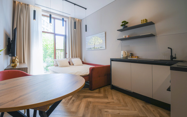 Svetlye v tsentre goroda okolo metro Kurskaya Apartments