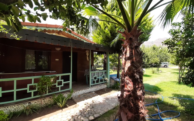 Flora Pansiyon Bed&Breakfast