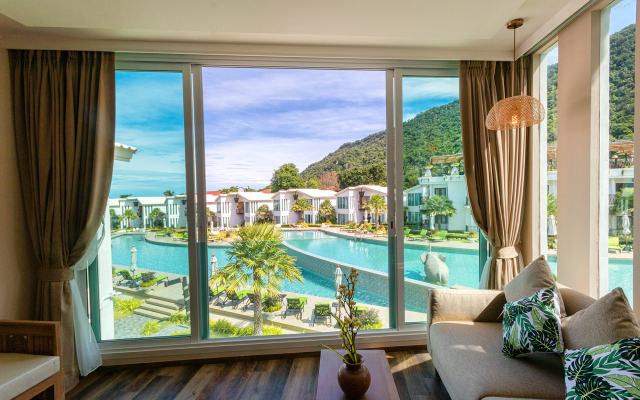 Vannee Golden Sands Beachfront Resort