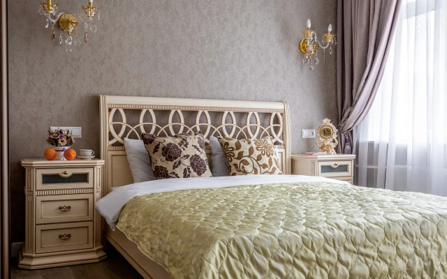 Shikarnaya Dvukhkomnatnaya V Tsentre Flat